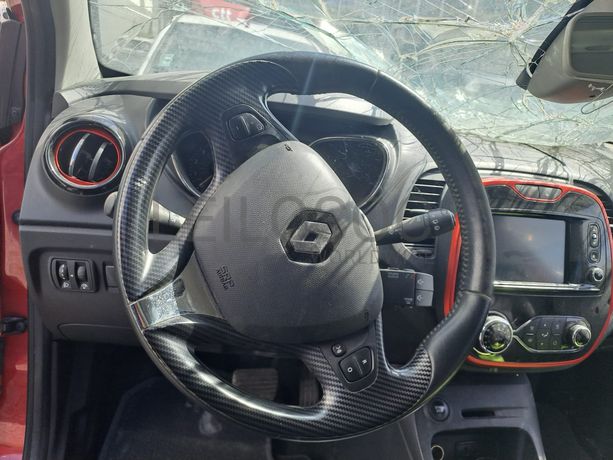Renault Captur 1.5 DCI · Ano 2015