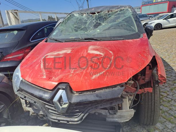 Renault Captur 1.5 DCI · Ano 2015