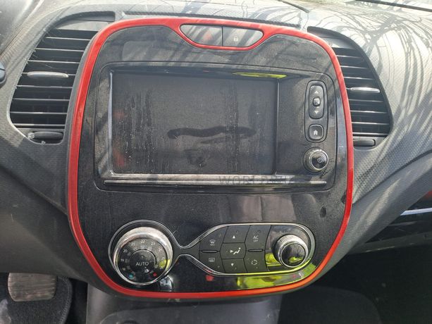 Renault Captur 1.5 DCI · Ano 2015