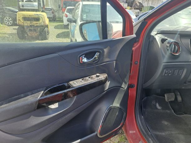 Renault Captur 1.5 DCI · Ano 2015