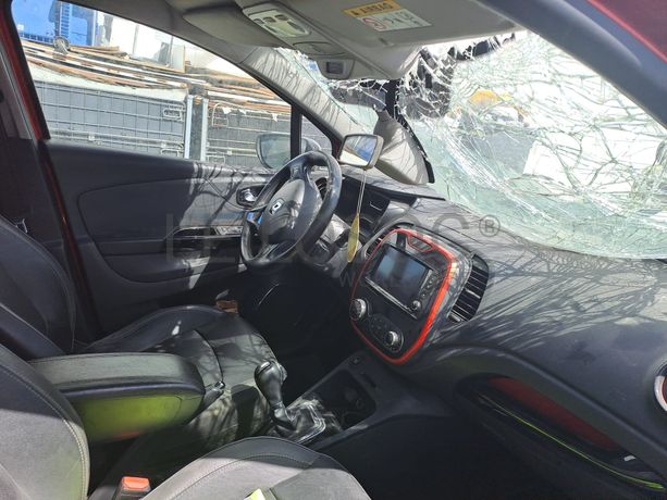 Renault Captur 1.5 DCI · Ano 2015