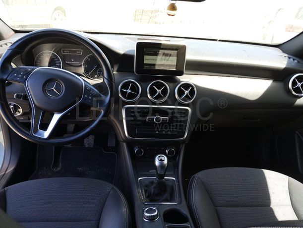Mercedes-Benz A 180 · Ano 2015