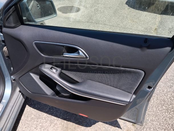 Mercedes-Benz A 180 · Ano 2015