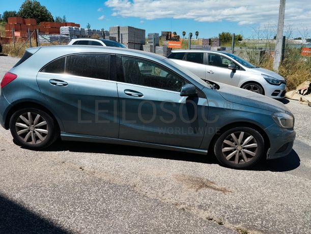 Mercedes-Benz A 180 · Ano 2015
