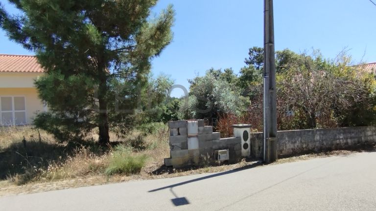 Lote de Terreno para Construção com Benfeitoria · Ansião, Leiria