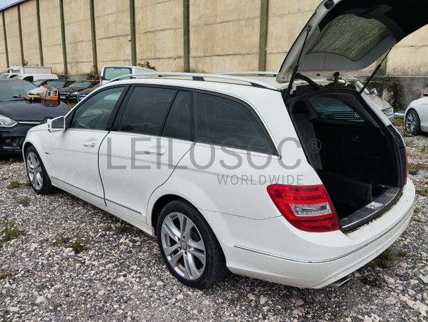 Mercedes-Benz C 220 CDI  · Ano 2011