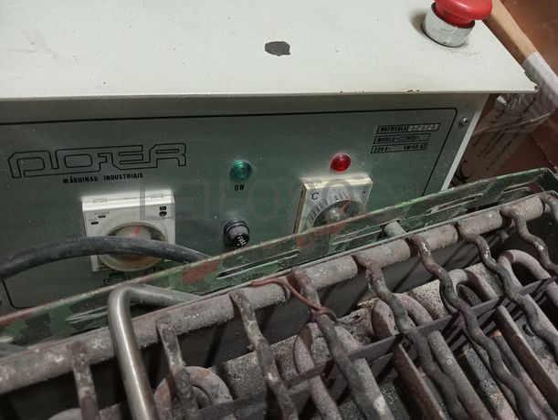 Máquina de Colar Testeiras