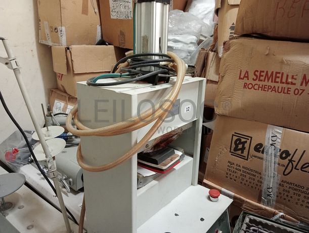 Máquina de Colar Testeiras