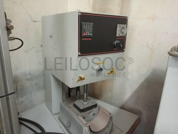 Mesa de Dar Cola e Prensar