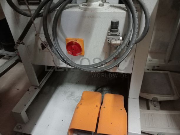 Máquina de Desenformar Formas dos Sapatos