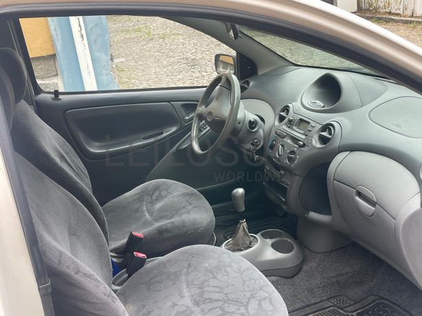 Toyota Yaris · Ano 2003