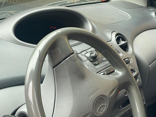 Toyota Yaris · Ano 2003