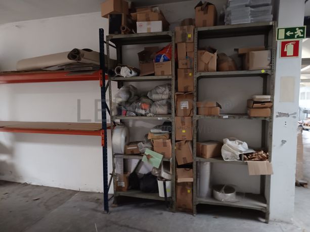 Escadote · Bancada Trabalho · Estantes · Armário