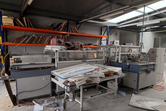 Máquina Montar Capas Duras