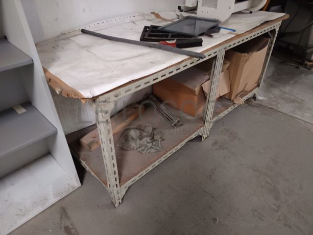 Bancada de Trabalho · Armário