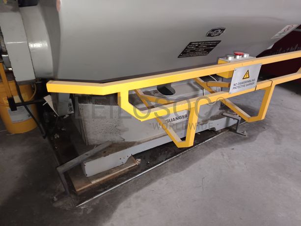 Máquina Troqueladora de Corte e Vinco