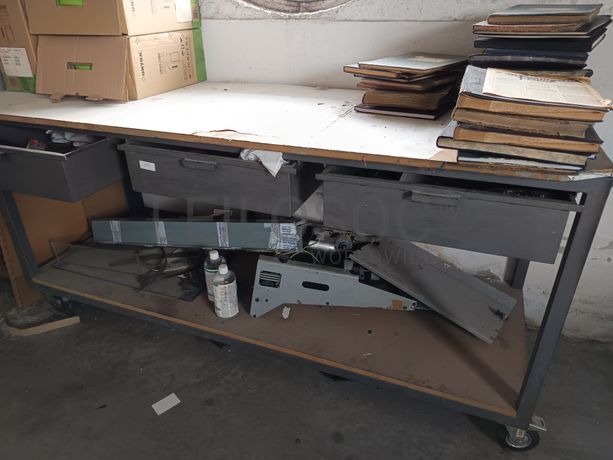 Bancadas de Trabalho · Armário · Estante