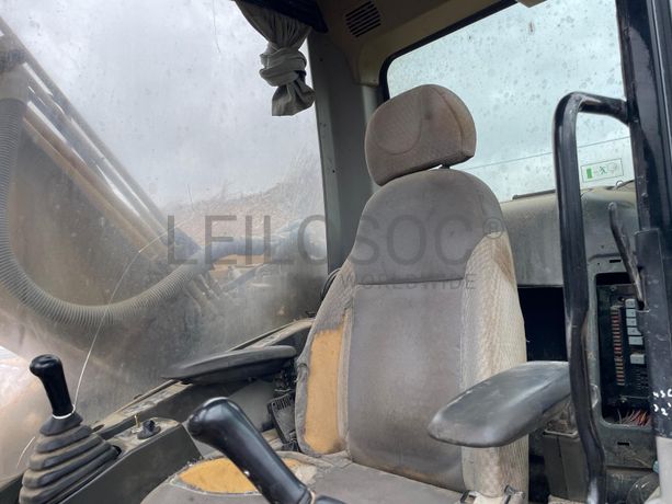 Giratória de Rastos CAT 320 DL · Ano 2007