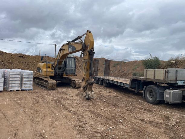 Giratória de Rastos CAT 320 DL · Ano 2007