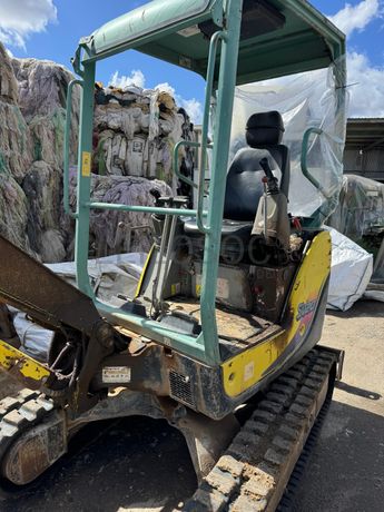 Mini Giratória Yanmar · Ano 2011