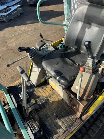 Mini Giratória Yanmar · Ano 2011