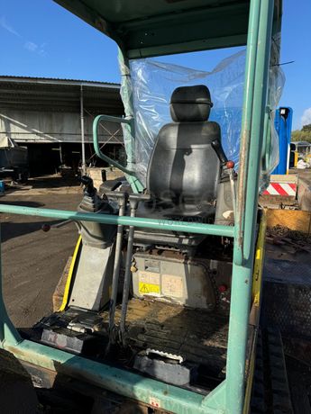 Mini Giratória Yanmar · Ano 2011