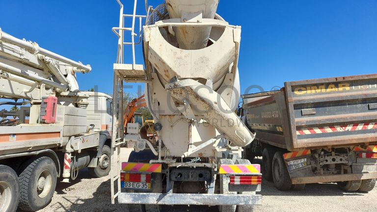 Autobetoneira Mercedes-Benz 3236B/42 8X4