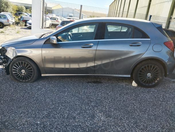 Mercedes-Benz A180 · Ano 2014