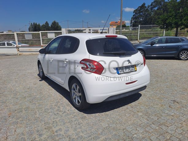 Peugeot 208 · Ano 2015