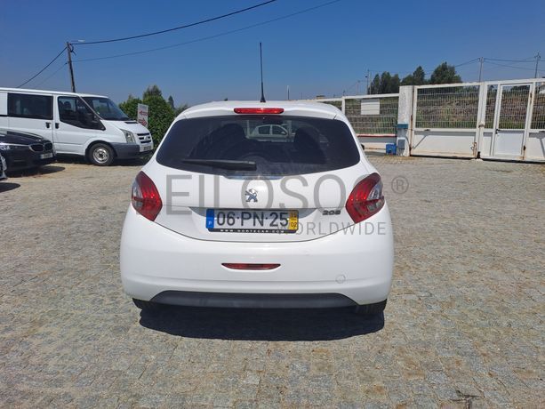 Peugeot 208 · Ano 2015