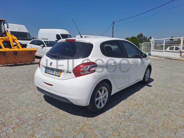 Peugeot 208 · Ano 2015