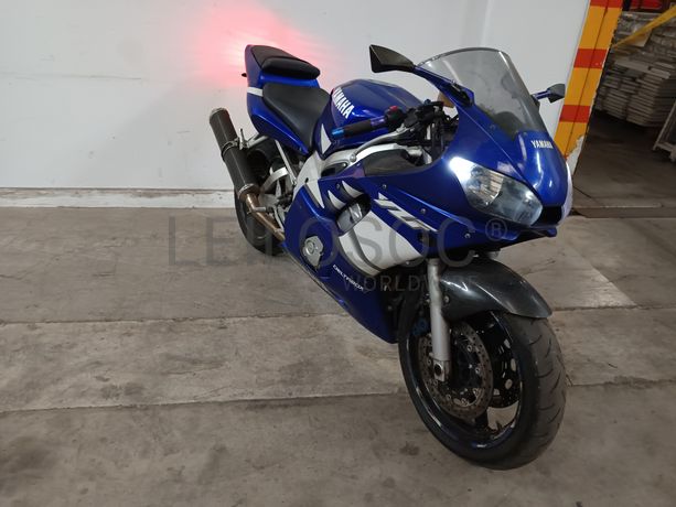 Yamaha YZF-R6 · Ano 2000