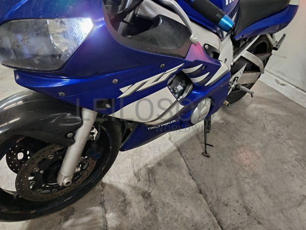 Yamaha YZF-R6 · Ano 2000