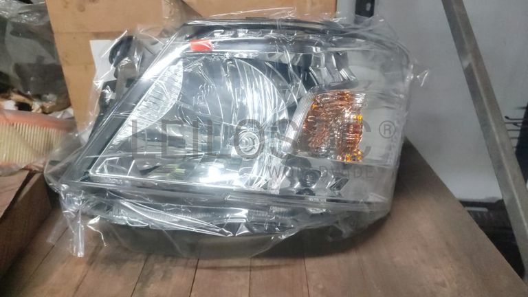 Farol lateral direito p/ Nissan