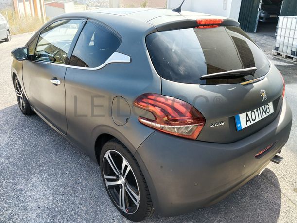 Peugeot 208 · Ano 2017