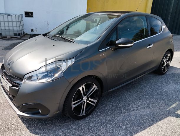 Peugeot 208 · Ano 2017