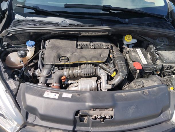 Peugeot 208 · Ano 2017