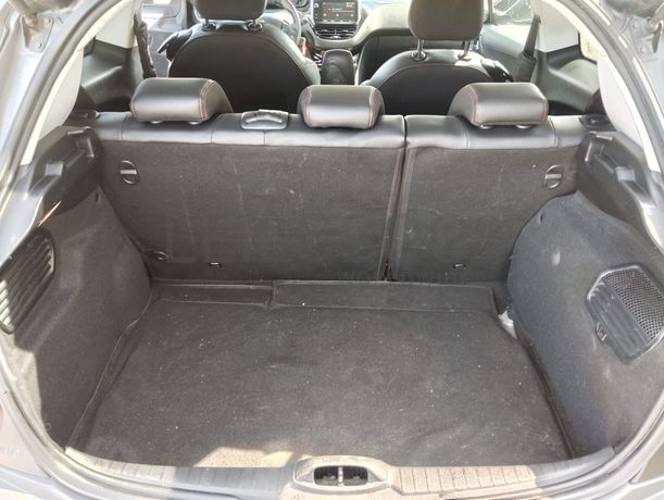 Peugeot 208 · Ano 2017