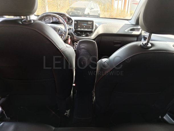 Peugeot 208 · Ano 2017
