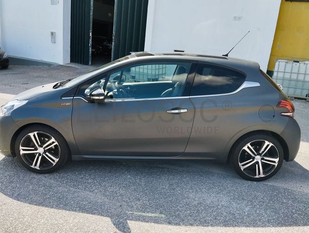 Peugeot 208 · Ano 2017