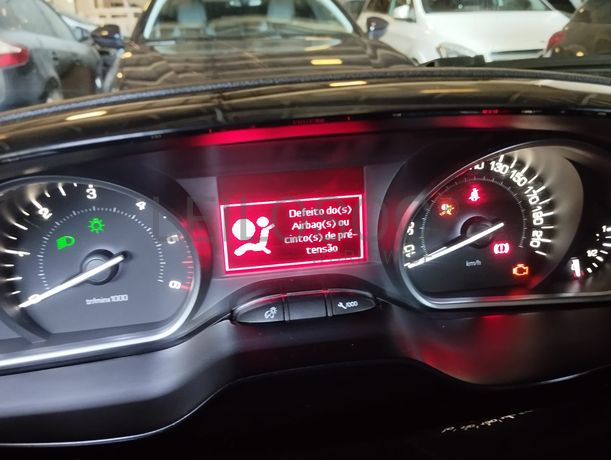 Peugeot 208 · Ano 2017