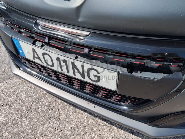 Peugeot 208 · Ano 2017