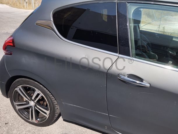 Peugeot 208 · Ano 2017