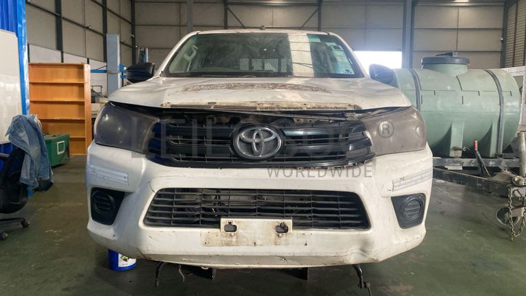 TOYOTA Hilux