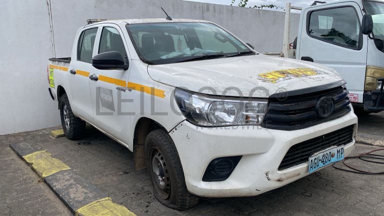 TOYOTA Hilux