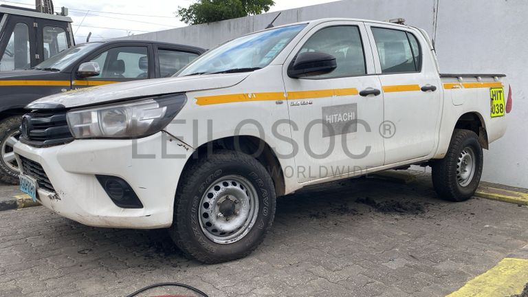 TOYOTA Hilux