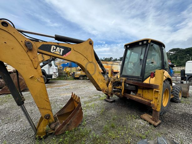 Rétrocaveuse CATERPILLAR 428 E2