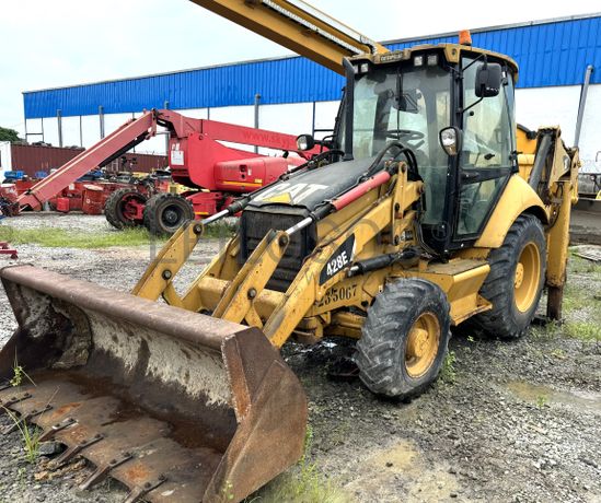 Rétrocaveuse CATERPILLAR 428 E2