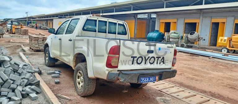 Véhicule léger TOYOTA HILUX