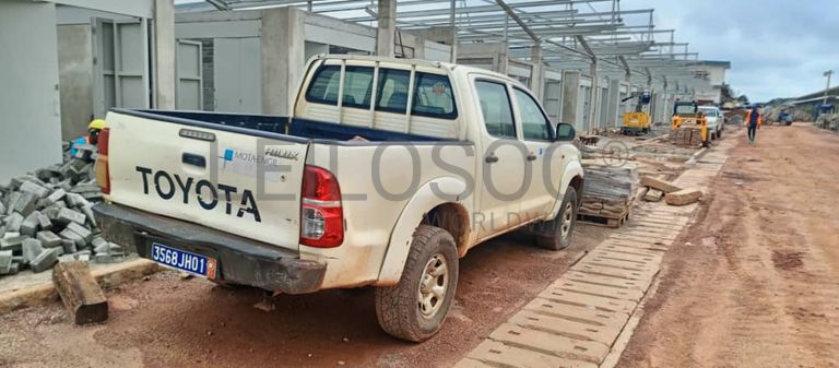 Véhicule léger TOYOTA HILUX